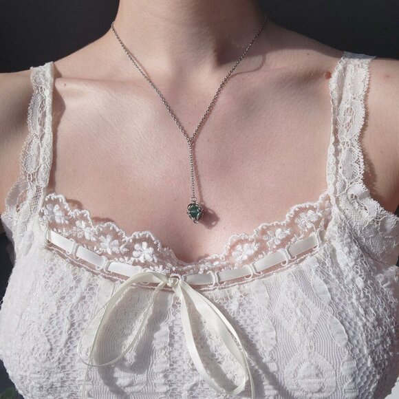 Green aventurine caged pearl drop on a antique style silver rosary necklace - Picture 8 of 9